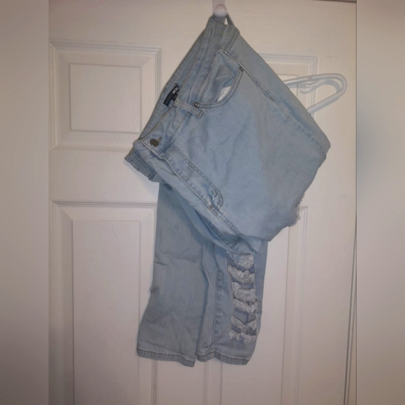 Distressed Denim - Picture 5 of 6